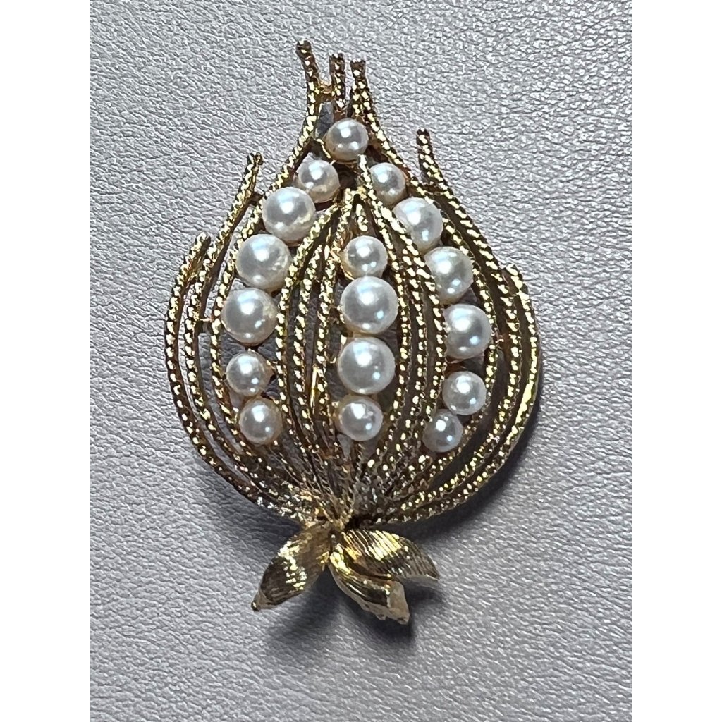 Vintage Lisner Pearl And Gold BroochPin 52$